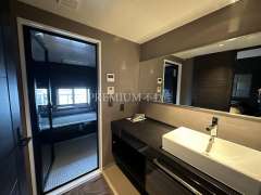 LAUREL TOWER SHINSAIBASHI Photo