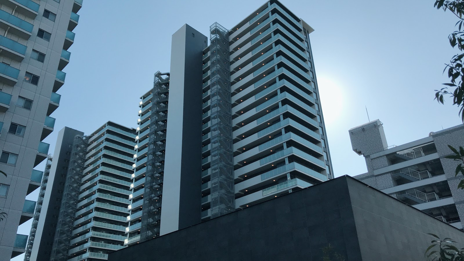 GEO TEN ROKU TWIN TOWERS