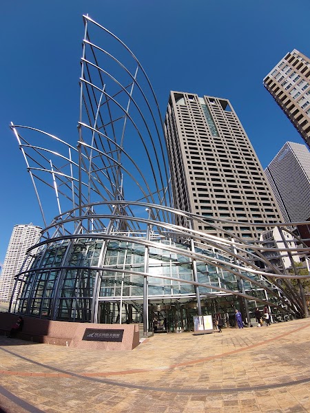 国立国際美術館