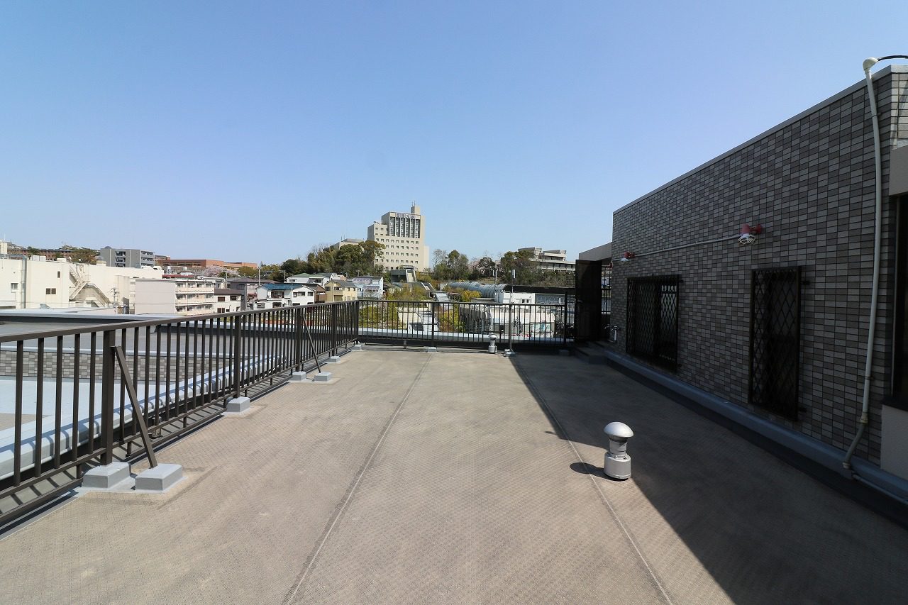 関大前駅徒歩1分！ルーフバルコニー付きの分譲賃貸マンション！